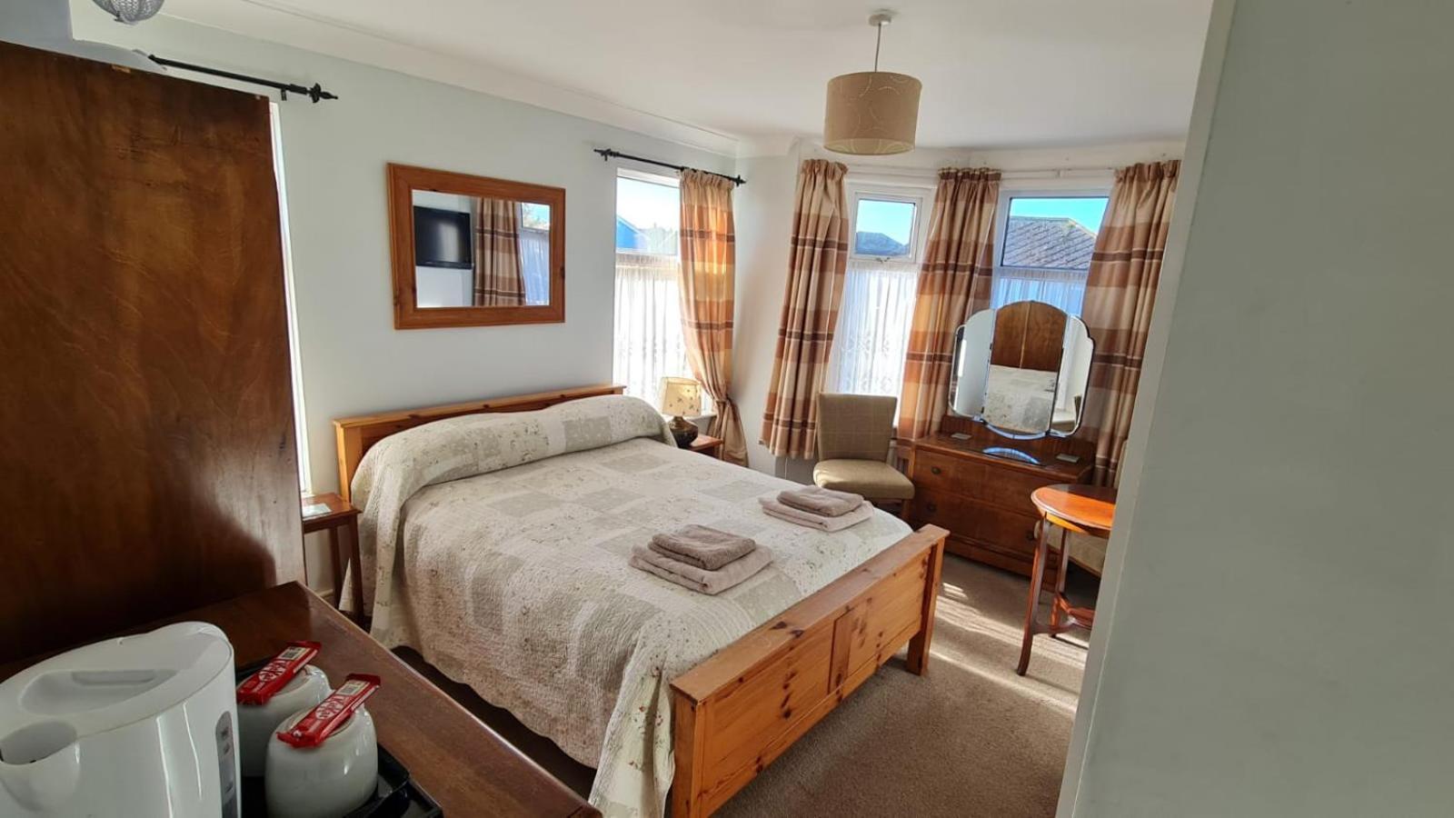 Avon Manor Guest House Lee-on-the-Solent Esterno foto