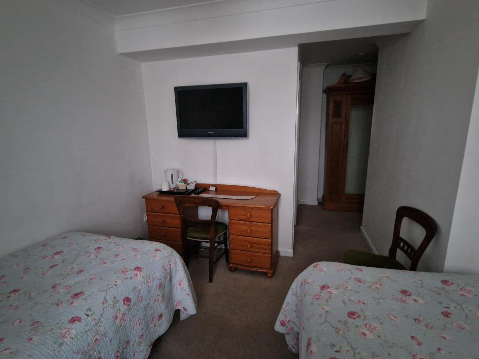 Avon Manor Guest House Lee-on-the-Solent Esterno foto